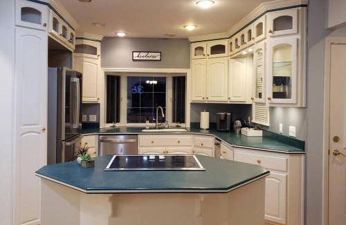 Beaverton House | 269 m² House ∙ 4 bedrooms ∙ 8 guests