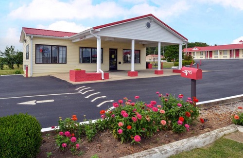 Parkers Crossroads Hotel | 27 m² Motel ∙ 127 guests