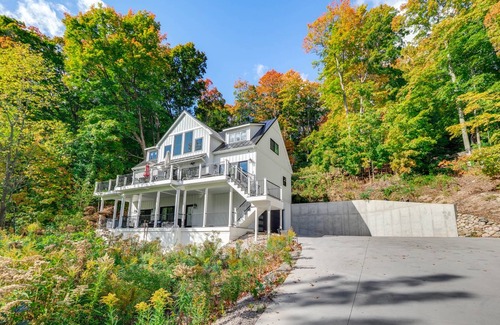 Suttons Bay House | 278 m² House ∙ 5 bedrooms ∙ 10 guests