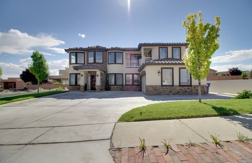 Paradise Hills Civic House | 278 m² House ∙ 5 bedrooms ∙ 12 guests