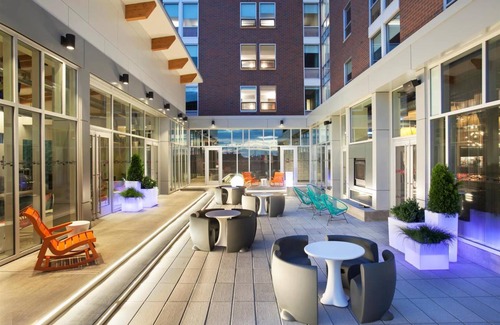 Lakefront Hotel | 29 m² Hotel ∙ 127 guests