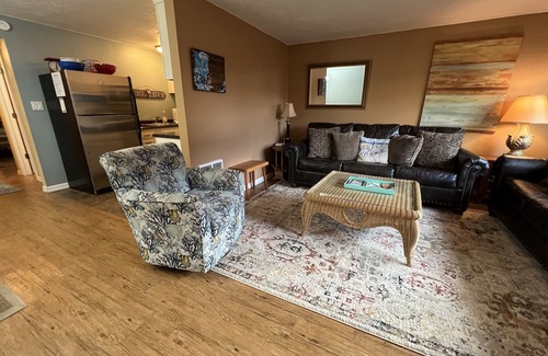 Seaside House | 2BR/1Bath Charming Home Perfect for Small Families Close to Beach/Down Town