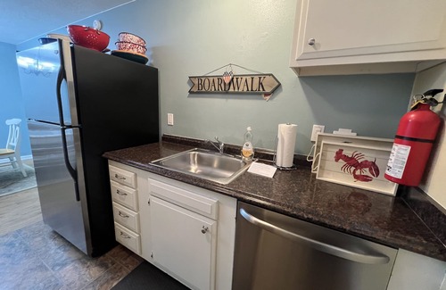Seaside House | 2BR/1Bath Charming Home Perfect for Small Families Close to Beach/Down Town