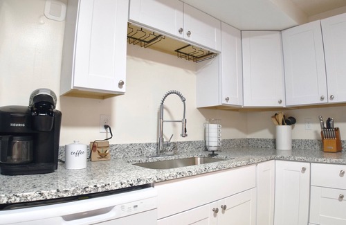 Midvale House | 3-bed/2 bath basement apt. in charming Midvale with AC, wifi, laundry & hot tub.