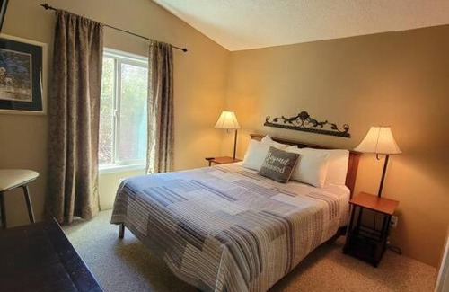 West Sedona House | 3 Bedroom with Stunning Red Rock Views! Walk to Trails!