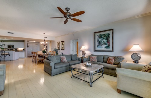 Arcadian Shores Condo | 30% OFF REMAINING NOVEMBER WEEKS. HEATED POOL! LUXURY OCEANFRONT. 1350D/WEEK