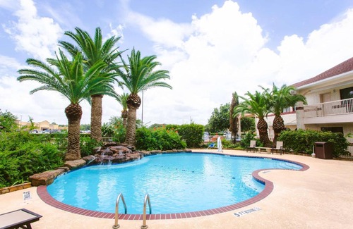 Pearland Hotel | 32 m² Hotel ∙ 127 guests