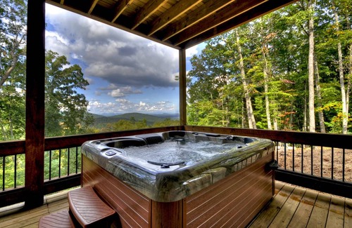 Raccoon Ridge Cabin | 344 m² Cabin ∙ 4 bedrooms ∙ 10 guests