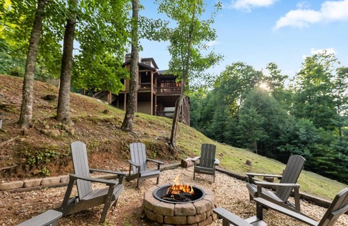 Raccoon Ridge Cabin | 344 m² Cabin ∙ 4 bedrooms ∙ 10 guests