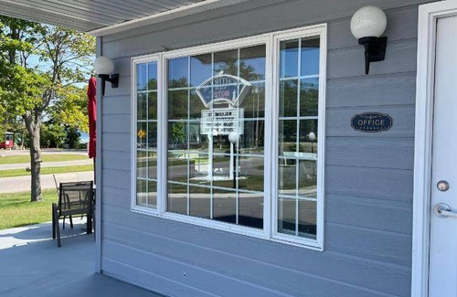 Mackinaw City Hotel | 35 m² Motel ∙ 4 guests