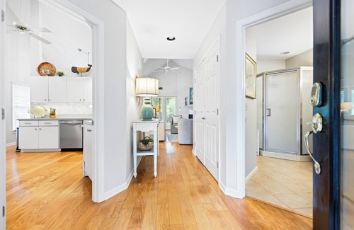 Sea Pines House | 37 Shell Ring: BESTNEST by Beverly Serral