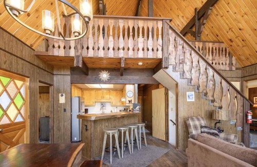The Village Hostel | 372 m² Hostel ∙ 7 bedrooms ∙ 17 guests