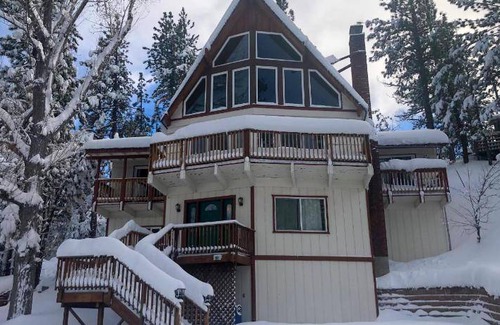 The Village Hostel | 372 m² Hostel ∙ 7 bedrooms ∙ 17 guests