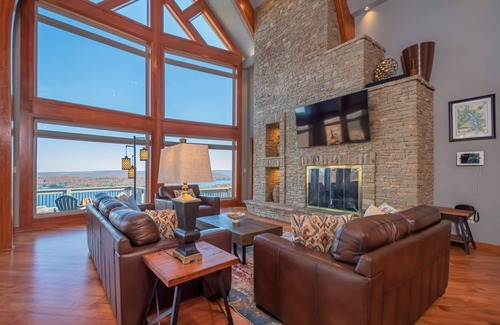 Mountainside House | 384 m² House ∙ 5 bedrooms ∙ 14 guests