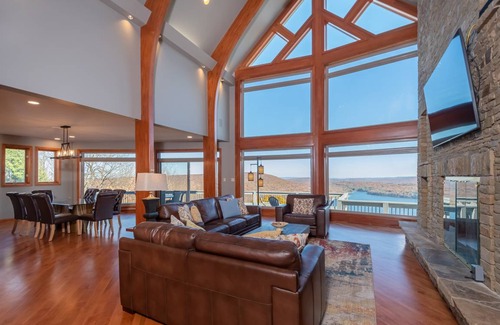 Mountainside House | 384 m² House ∙ 5 bedrooms ∙ 14 guests