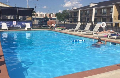 Pennington Bend Hotel | 39 m² Hotel ∙ 127 guests
