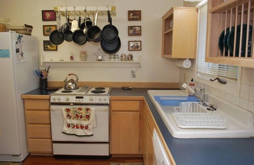 Seaside House | 3Bed/2Bath 1 block to Beach/Prom, Jetted Tub, Gas Fireplace, Homey
