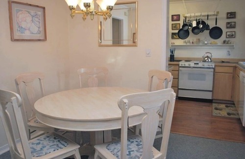 Seaside House | 3Bed/2Bath 1 block to Beach/Prom, Jetted Tub, Gas Fireplace, Homey