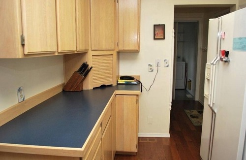 Seaside House | 3Bed/2Bath 1 block to Beach/Prom, Jetted Tub, Gas Fireplace, Homey