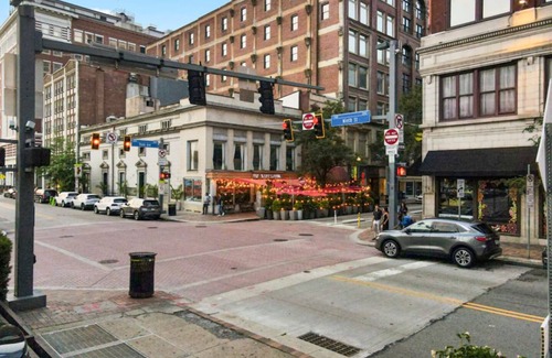 Cultural District Condo | 40 m² Condo ∙ 1 bedroom ∙ 4 guests