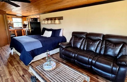 Caldwell Cabin | 42 m² Cabin ∙ 1 bedroom ∙ 3 guests
