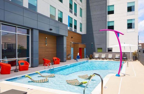 Twin Brook Hotel | 42 m² Hotel ∙ 127 guests
