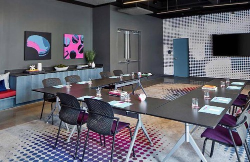 Twin Brook Hotel | 42 m² Hotel ∙ 127 guests