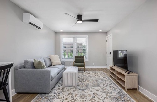 Hillsboro West End Apartment | 48 m² Apartment ∙ 8 bedrooms ∙ 32 guests