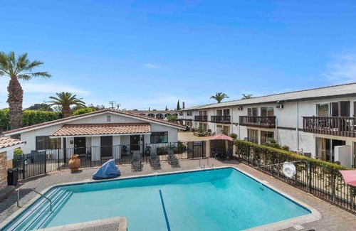 Southeast Anaheim Hotel | 51 m² Hotel ∙ 127 guests