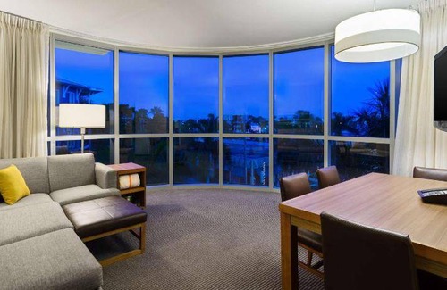 Pineapple Grove Arts District Hotel | 67 m² Hotel ∙ 127 guests