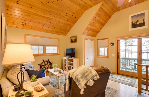 Prospect Harbor Cottage | 69 m² Cabin ∙ 1 bedroom ∙ 2 guests