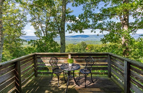 Berkeley Springs Cabin | 70 m² Cabin ∙ 2 bedrooms ∙ 4 guests