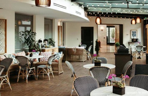 West Plaza Hotel | 70 m² Hotel ∙ 127 guests