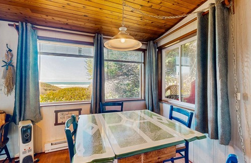 Yachats Cabin | 73 m² Cabin ∙ 2 bedrooms ∙ 7 guests