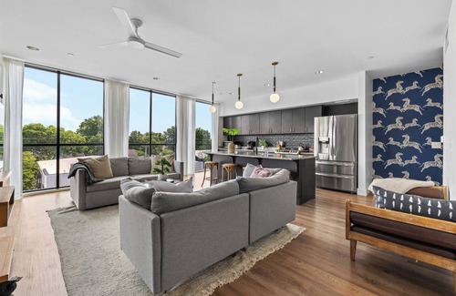 Woodland in Waverly Condo | 8 Minutes to Broadway-Balcony-Walkable-3 King Beds