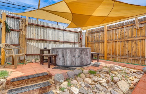 Truth or Consequences Cottage | 83 m² Cabin ∙ 2 bedrooms ∙ 5 guests