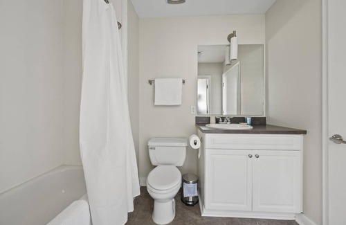 East Bank Apartment | 84 m² Apartment ∙ 2 bedrooms ∙ 4 guests