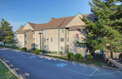 Chalet Village Condo | 88 m² Condo ∙ 2 bedrooms ∙ 8 guests
