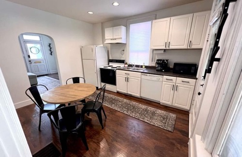 German Village Apartment | 886 Macon (2 bdrm) · Walkable German Village home w/fenced yard