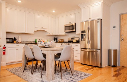 Fenway–Kenmore Apartment | 93 m² Apartment ∙ 2 bedrooms ∙ 4 guests