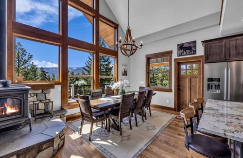 Cle Elum House | 9BD Compound w/Two View Homes + Epic Game Room & Seasonal Savings
