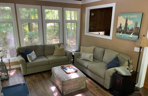 Union Pier House | A Charming Cottage waiting to be enjoyed. *3 night minimum stay required*.