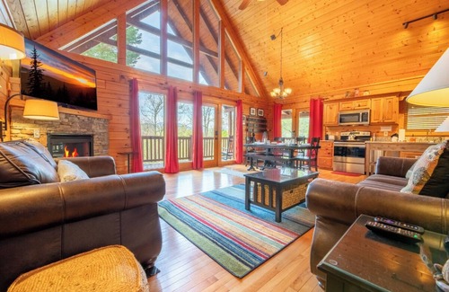 Black Bear Falls Cabin | Adorable 3BD Cabin w/Hot Tub! XBox + Pool Access!