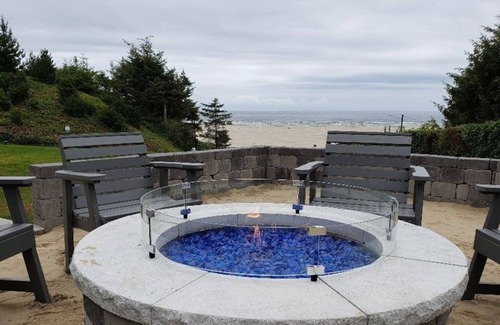 Newport House | Adventure Awaits! Three Cozy Unit Near Beaches, Pool