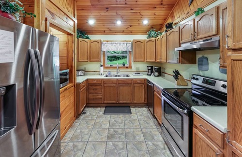 Sevierville Cabin | Amazing & beautiful with huge yard for kids to play with outdoor games, fire pit