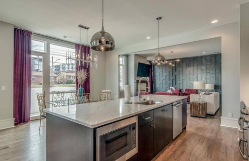Edgehill House | Amplify at the Gulch modern 3 story condo 2 car garage rooftop fire pit security and view