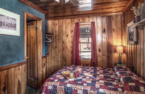 Ruidoso Cabin | Apache Village 1, Queen Bed, Midtown, Pet Friendly, Sleeps 2