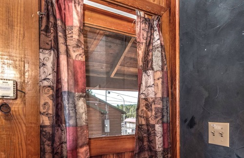 Ruidoso Cabin | Apache Village 1, Queen Bed, Midtown, Pet Friendly, Sleeps 2