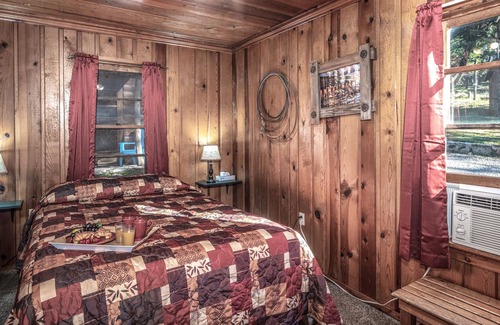 Ruidoso Cabin | Apache Village 5, Queen Bed, Midtown, Sleeps 2