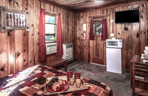 Ruidoso Cabin | Apache Village 5, Queen Bed, Midtown, Sleeps 2